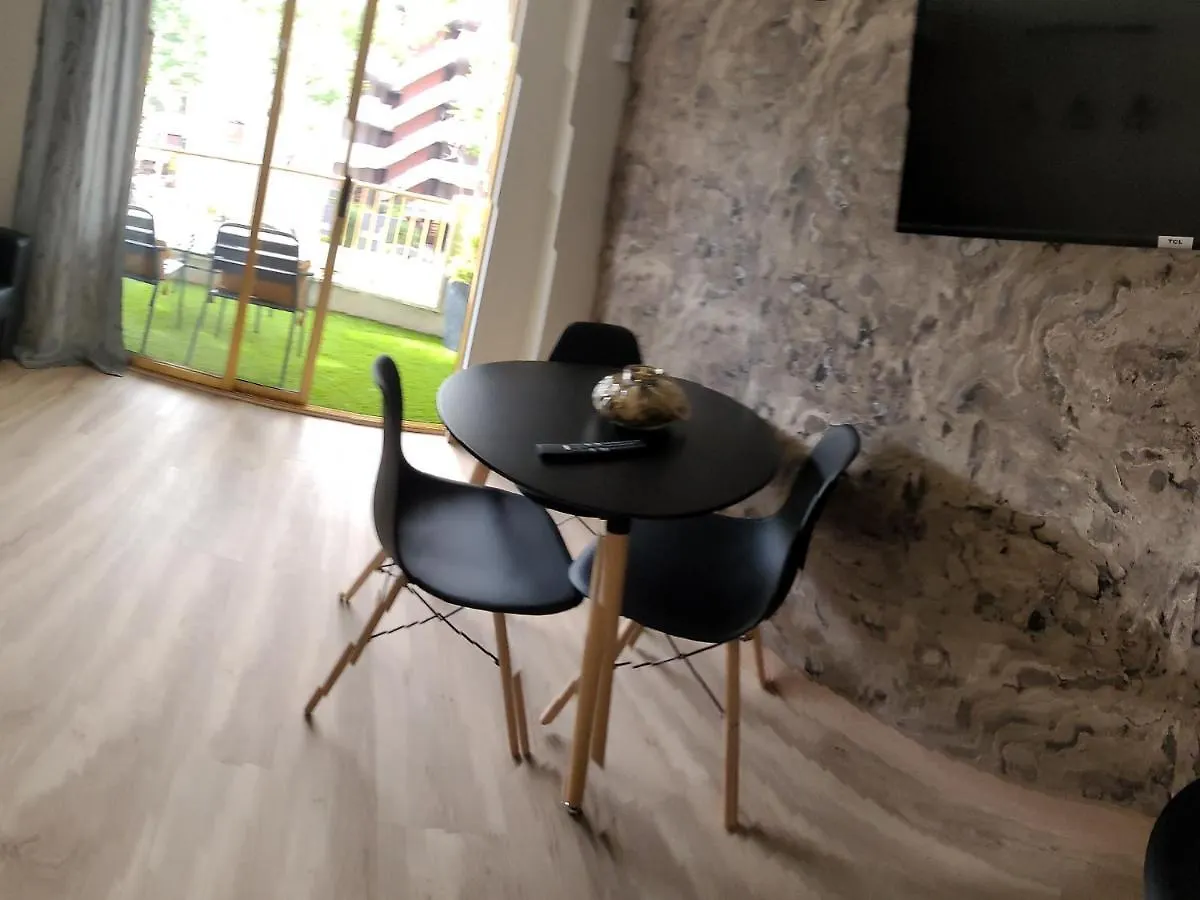 Aparthotel Inter2: New Self-Check-In Apartments with Garage Salou
