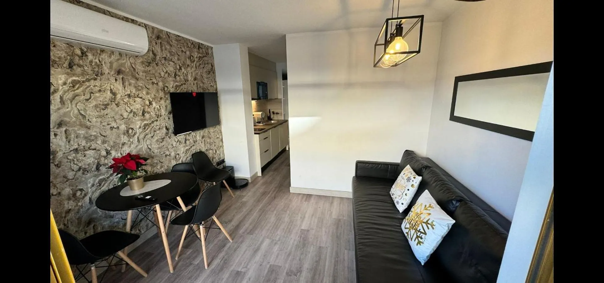 Aparthotel Inter2: New Self-Check-In Apartments with Garage Salou