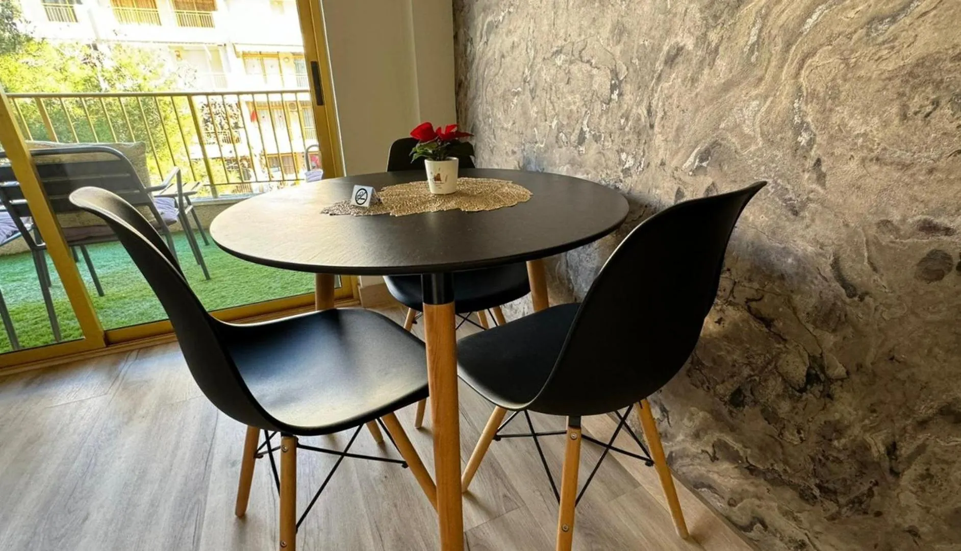 Aparthotel Inter2: New Self-Check-In Apartments with Garage Salou